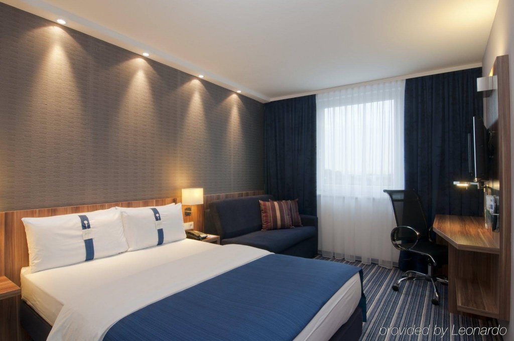 Фото Premier Inn Hamburg City Millerntor