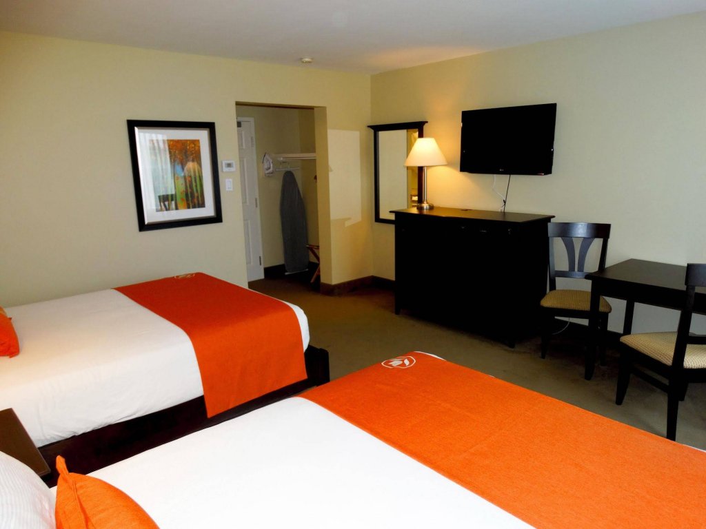 Фото Amsterdam Inn & Suites Sussex