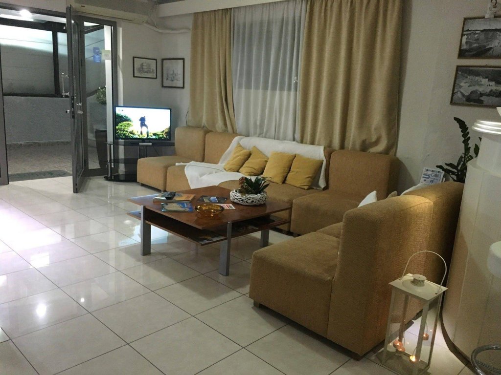 Фото 7 Palms Hotel Apartments