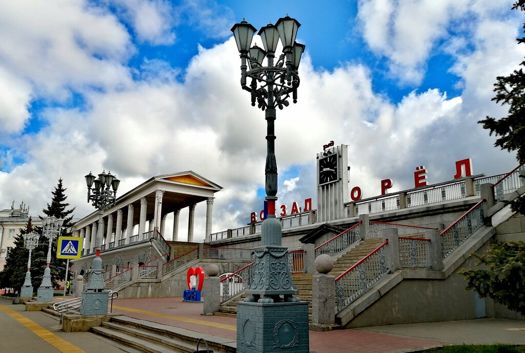 Орел на вокзале в городе орле