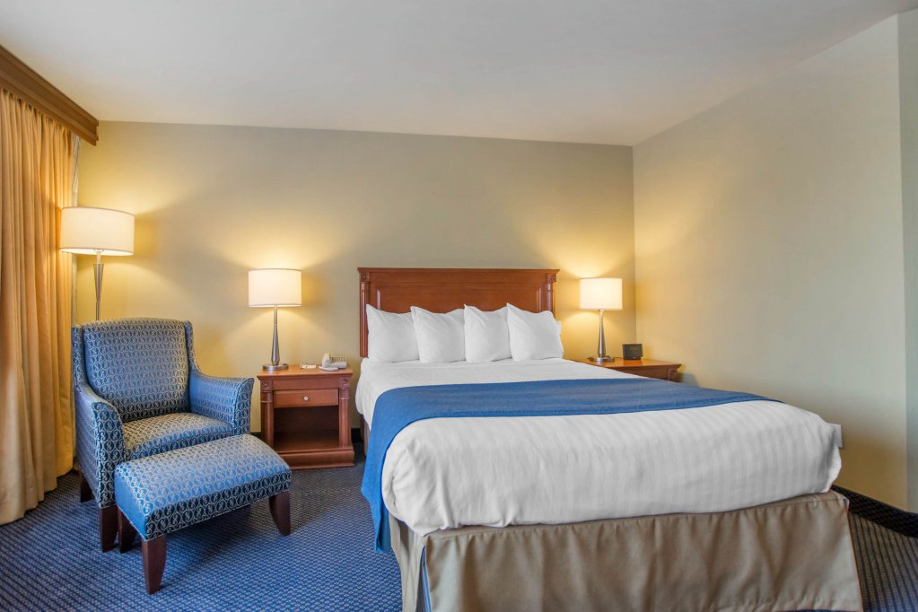 Фото Quality Inn & Suites Brossard