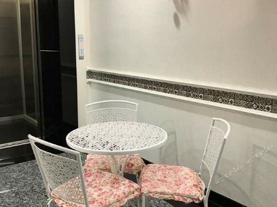 Фото 1 Million Hotel