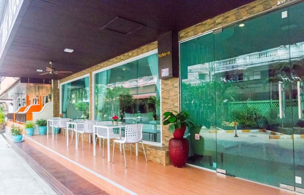 Фото отеля 2