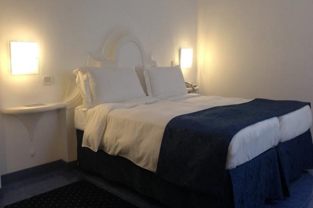 Фото Hotel Shangri-La Roma