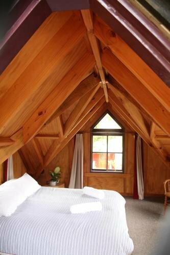 Гостиница On The Track Lodge