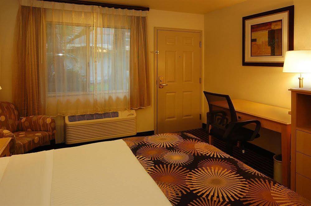 Фото Best Western Palm Court Inn