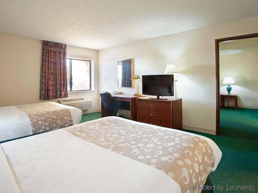 Фото La Quinta Inn by Wyndham Indianapolis East-Post Drive