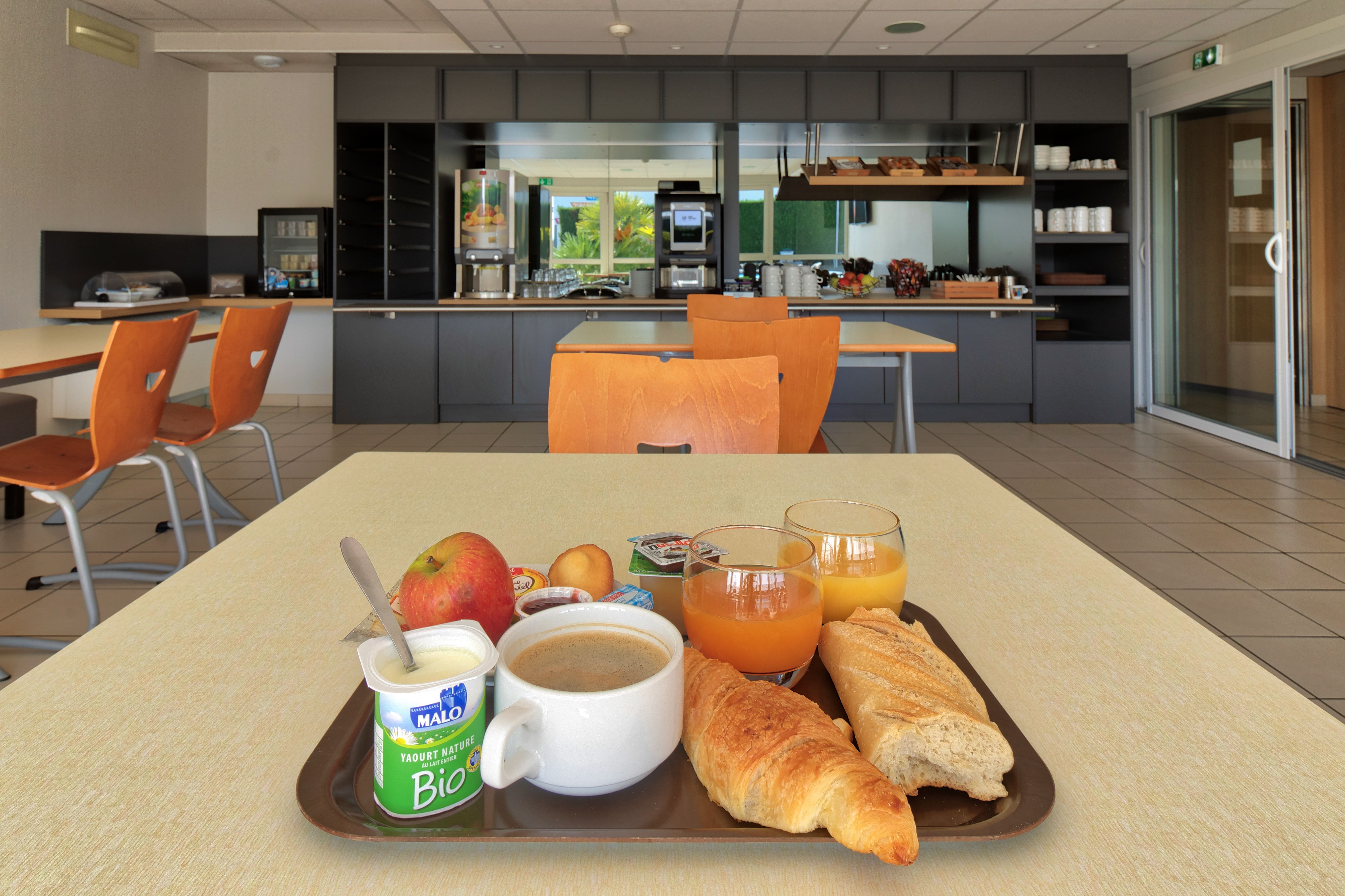 Фото B&b Hotel Pau Lescar