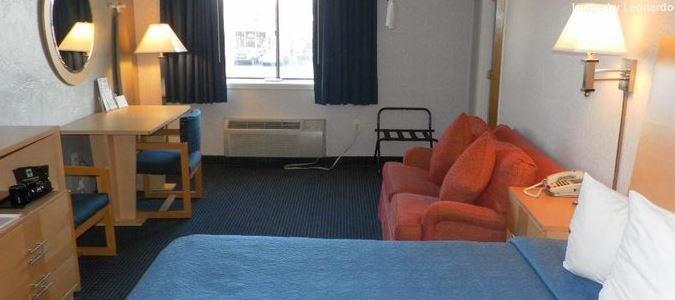 Фото Ambassador Inn & Suites