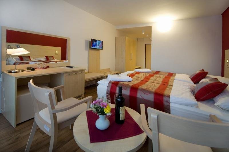 Фото Hotel Krystal