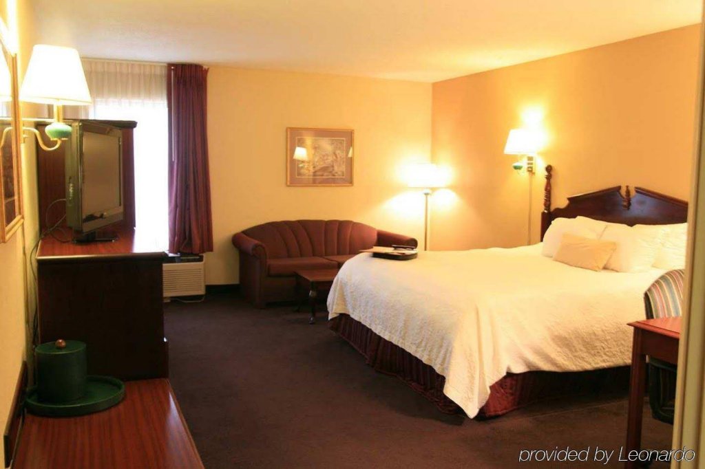 Фото Hampton Inn Clarksville