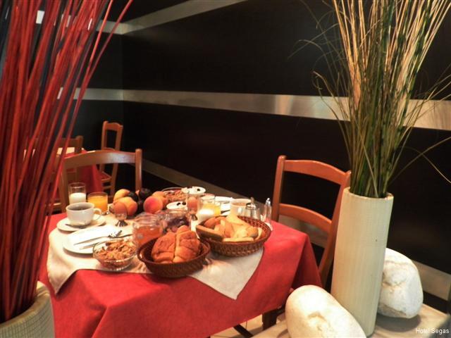 Фото Hotel Segas