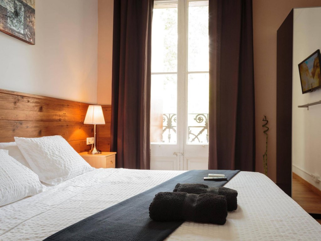 Фото Hostalin Barcelona Gran VIA