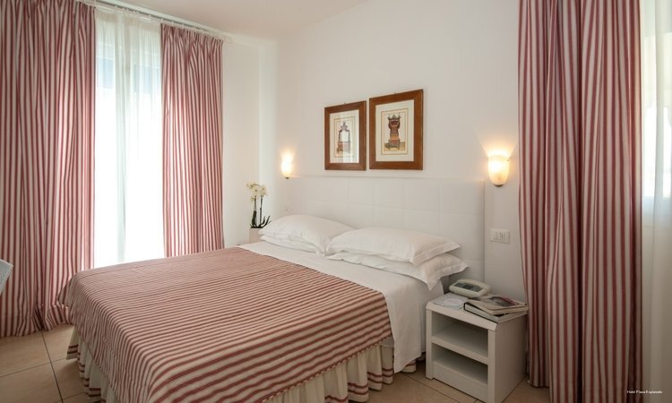 Фото Hotel Plaza Esplanade