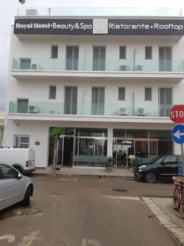 Внешний вид отеля Hotel Royal в Порто Чезарео, фото 1