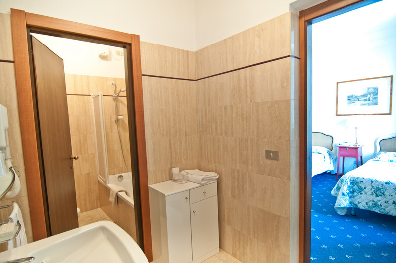 Фото Grand Hotel Londra