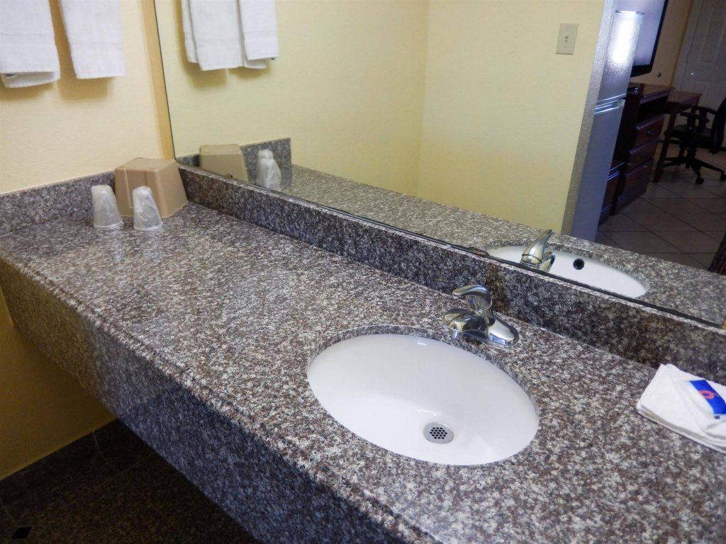 Фото Lake Houma Inn