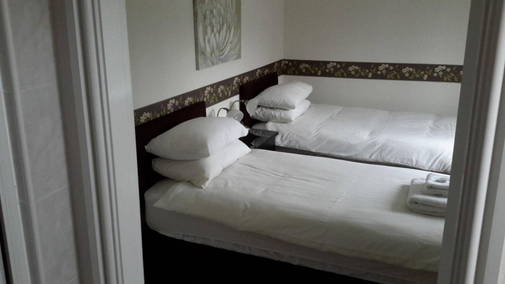 Фото The School House