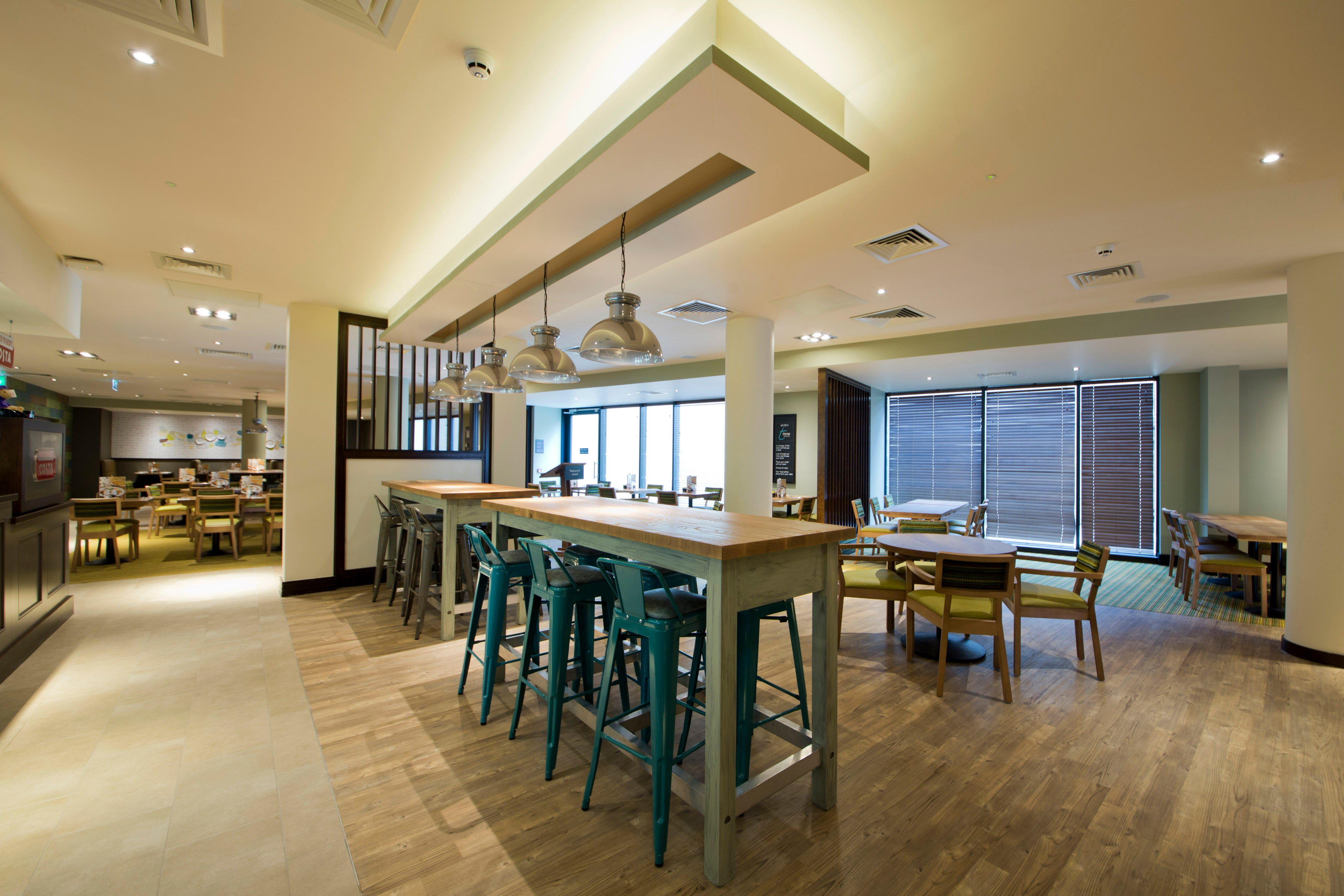 Фото Hub by Premier Inn Edinburgh Royal Mile