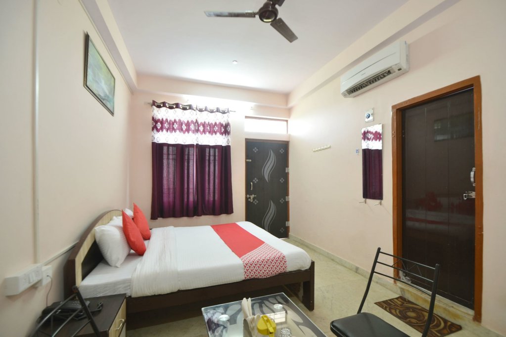 Фото Oyo 18515 Hotel Jal Mahal Jhalak Palace