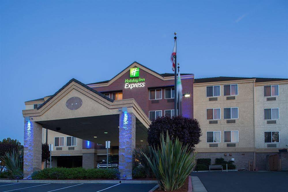 Фото Holiday Inn Express Castro Valley - East Bay, an Ihg Hotel
