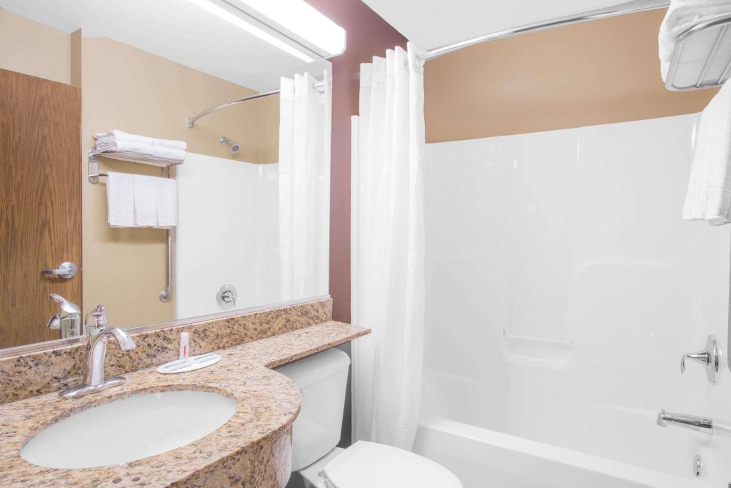 Фото SureStay Plus Hotel by Best Western Buckhannon