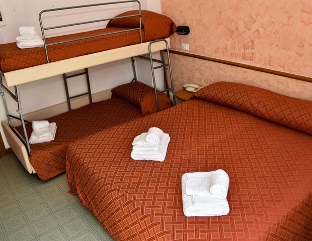 Фото Tyc Hotel