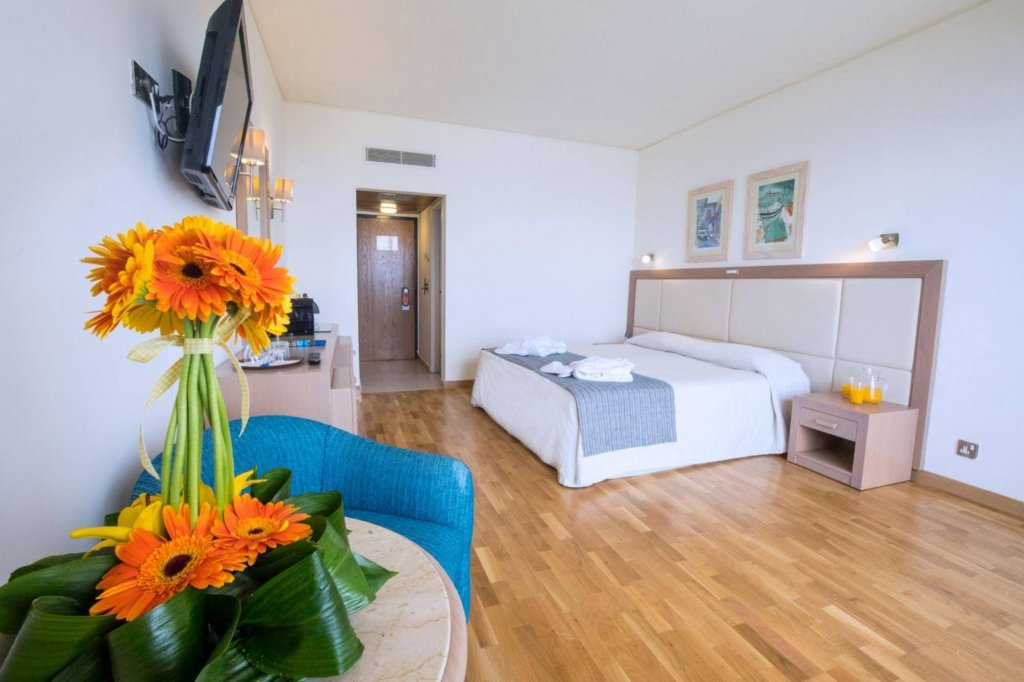 Фото Golden Coast Beach