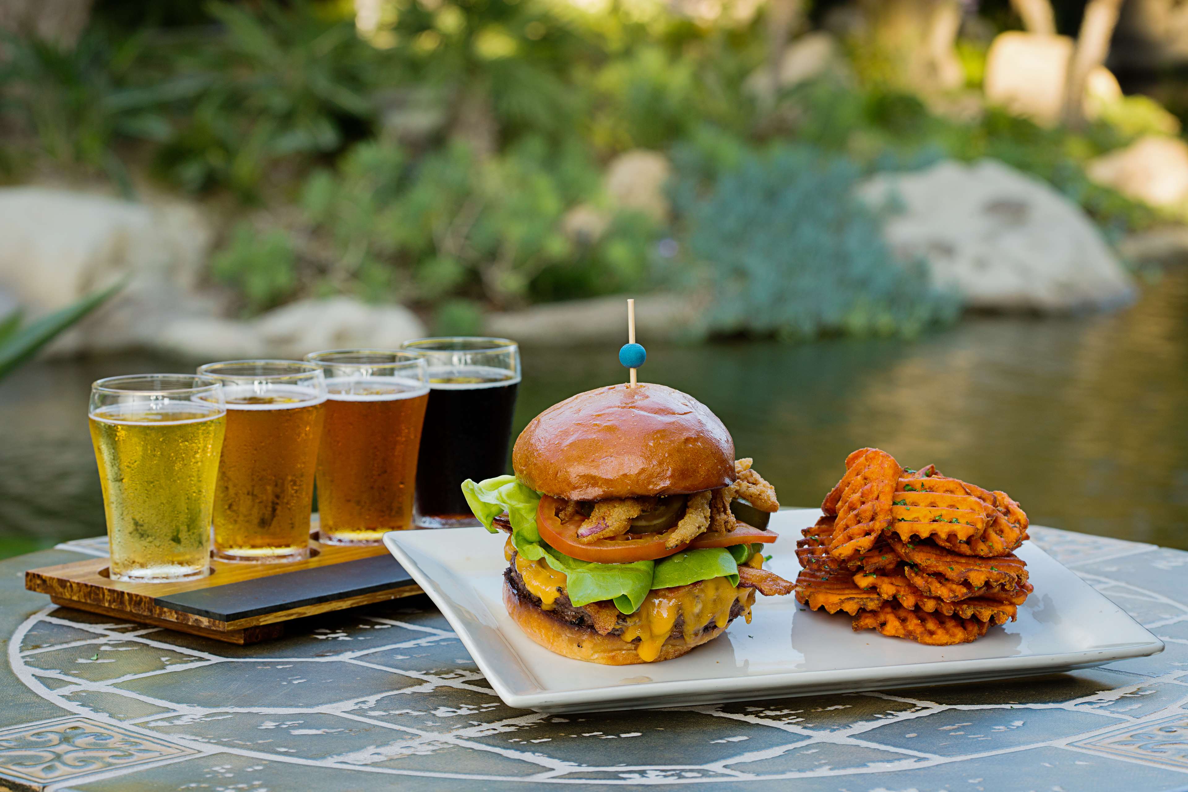 Фото Doubletree by Hilton Anaheim - Orange County