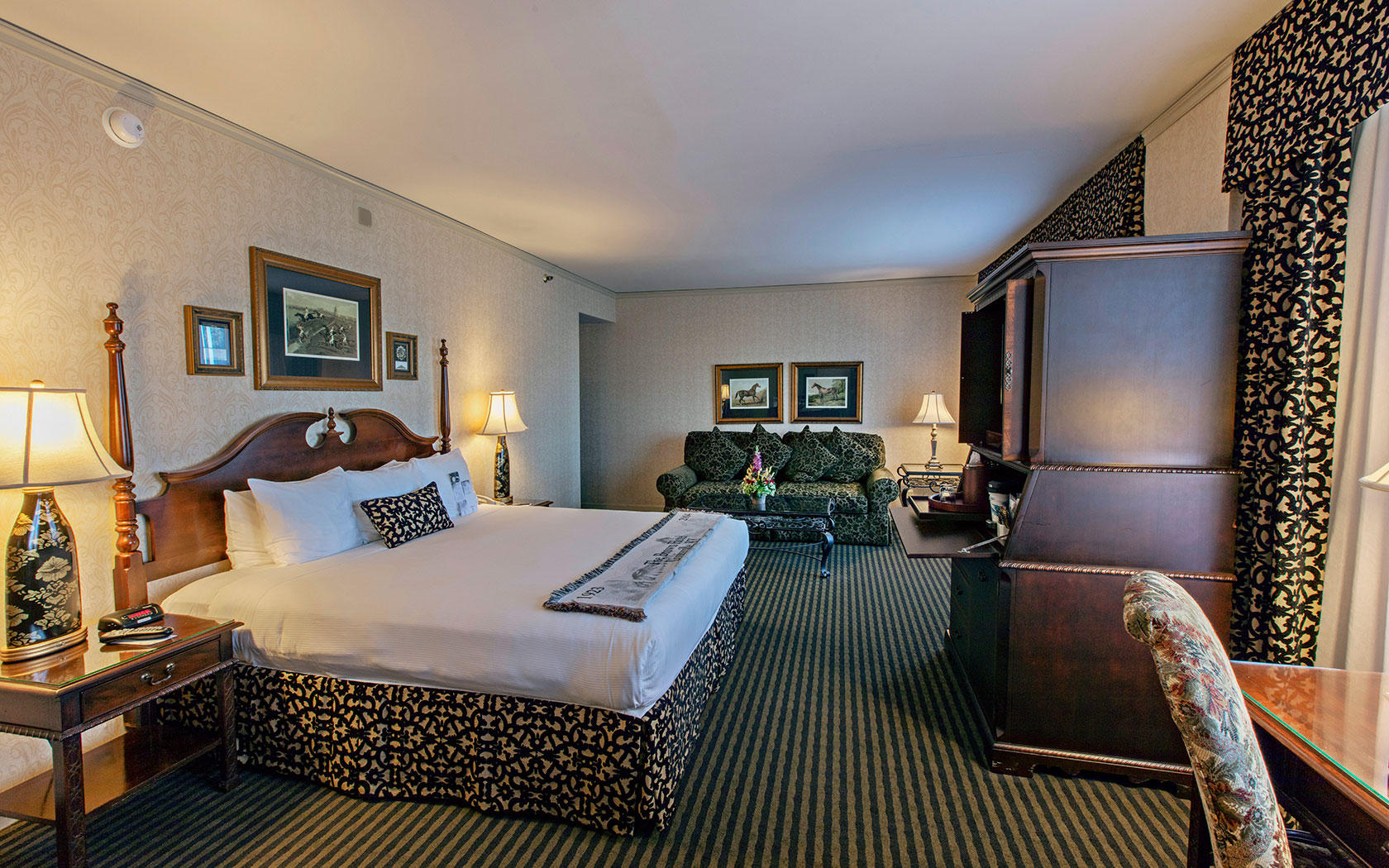 Фото The Brown Hotel