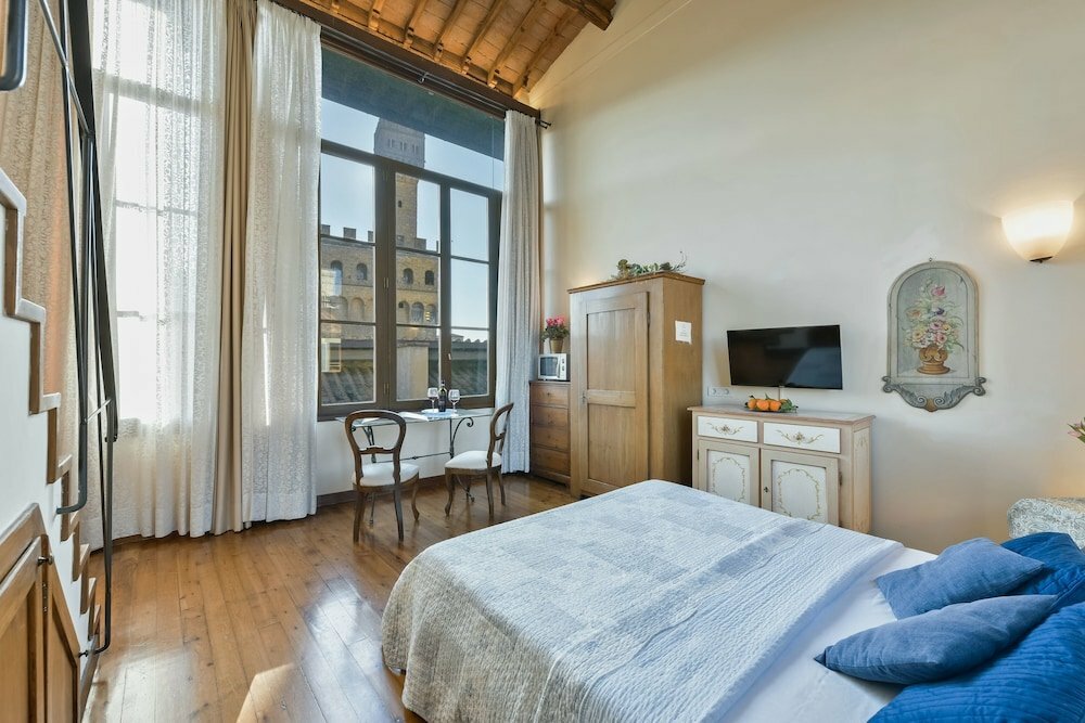 Hotel Ponte Vecchio Studio Apartment, Florence, photo
