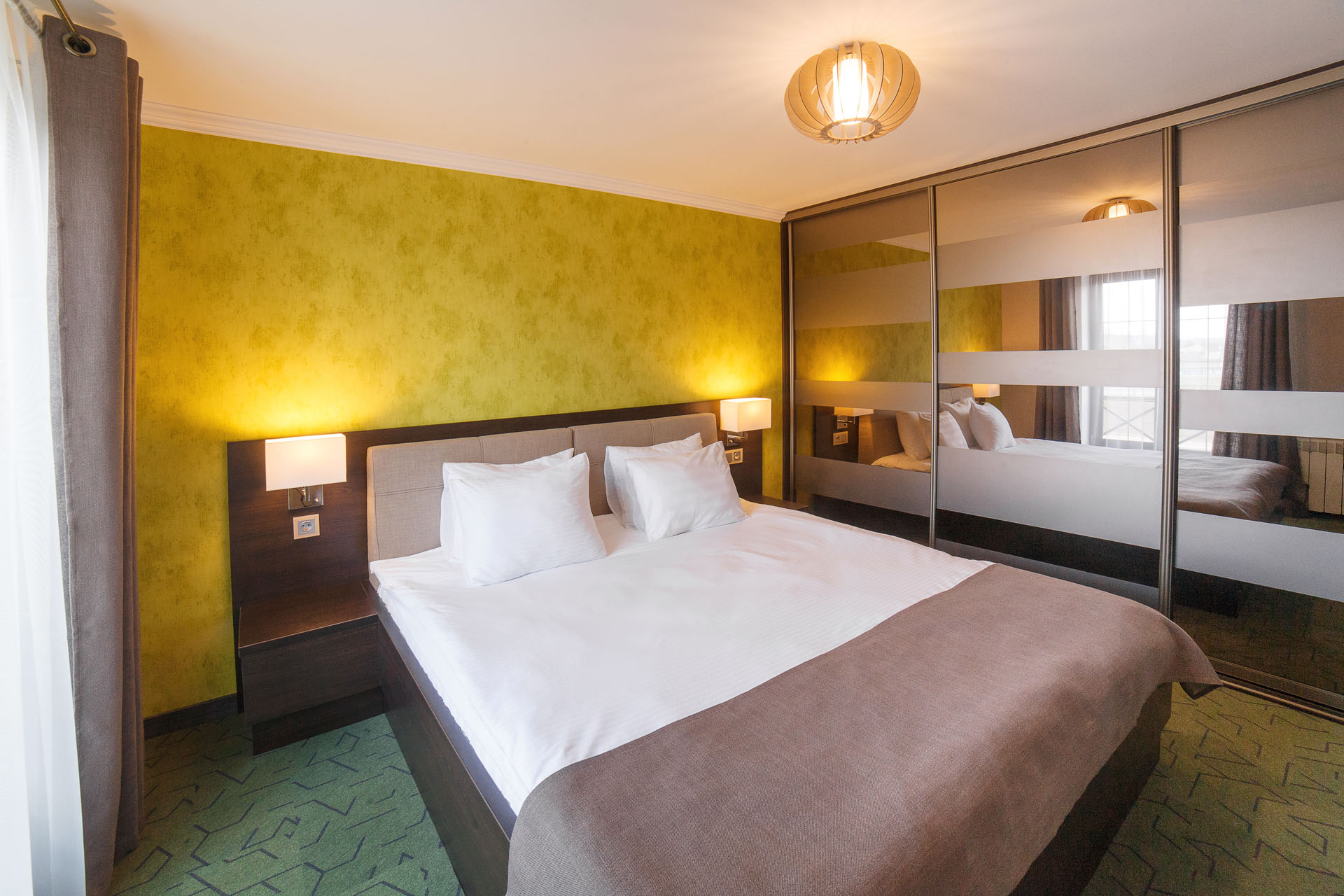 Фото отеля 2