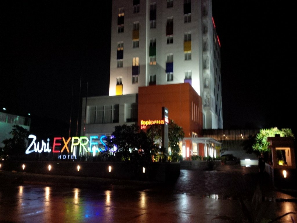 Hotel Zuri Express Lippo Cikarang, Bekasi, photo