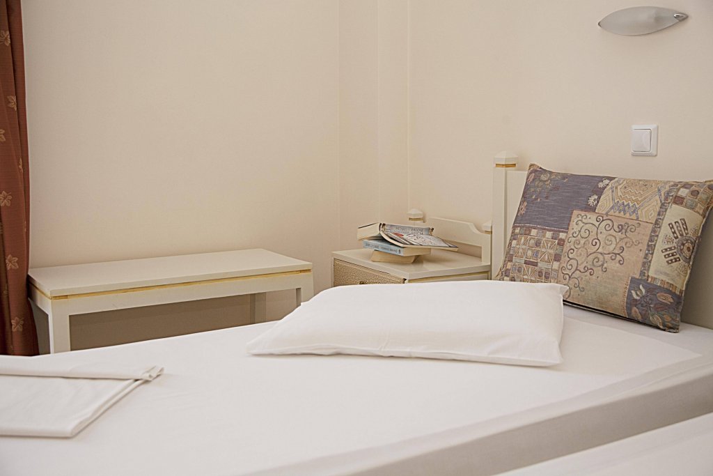 Фото Theonia Hotel