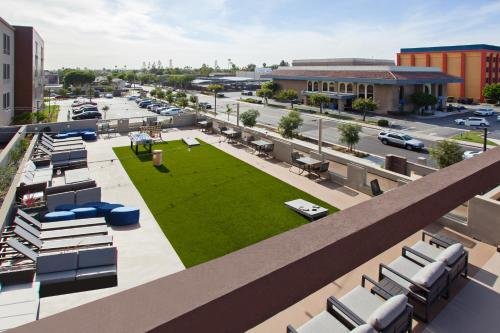 Фото SpringHill Suites by Marriott Huntington Beach Orange County