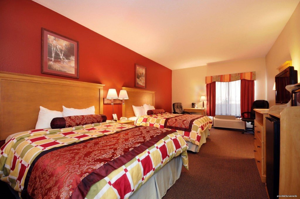 Фото Best Western Crossroads Inn