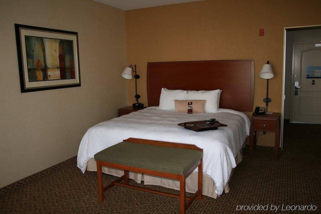 Фото Hampton Inn & Suites Bakersfield North-Airport