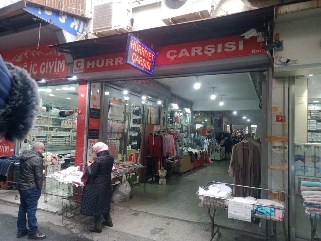 Pazarlar ve çarşılar Hürriyet Çarşısı C Kapısı, Fatih, foto