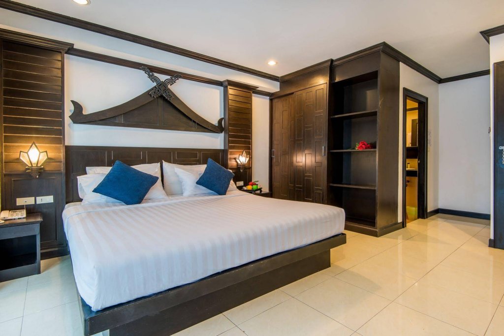 Фото Hallo Patong Hotel & Restaurant