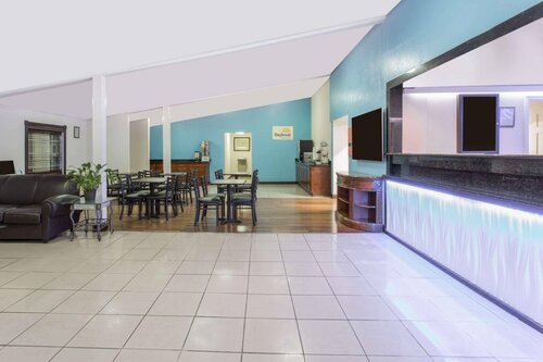 Гостиница Days Inn by Wyndham Virginia Beach Town Center в Вирджиния-Бич