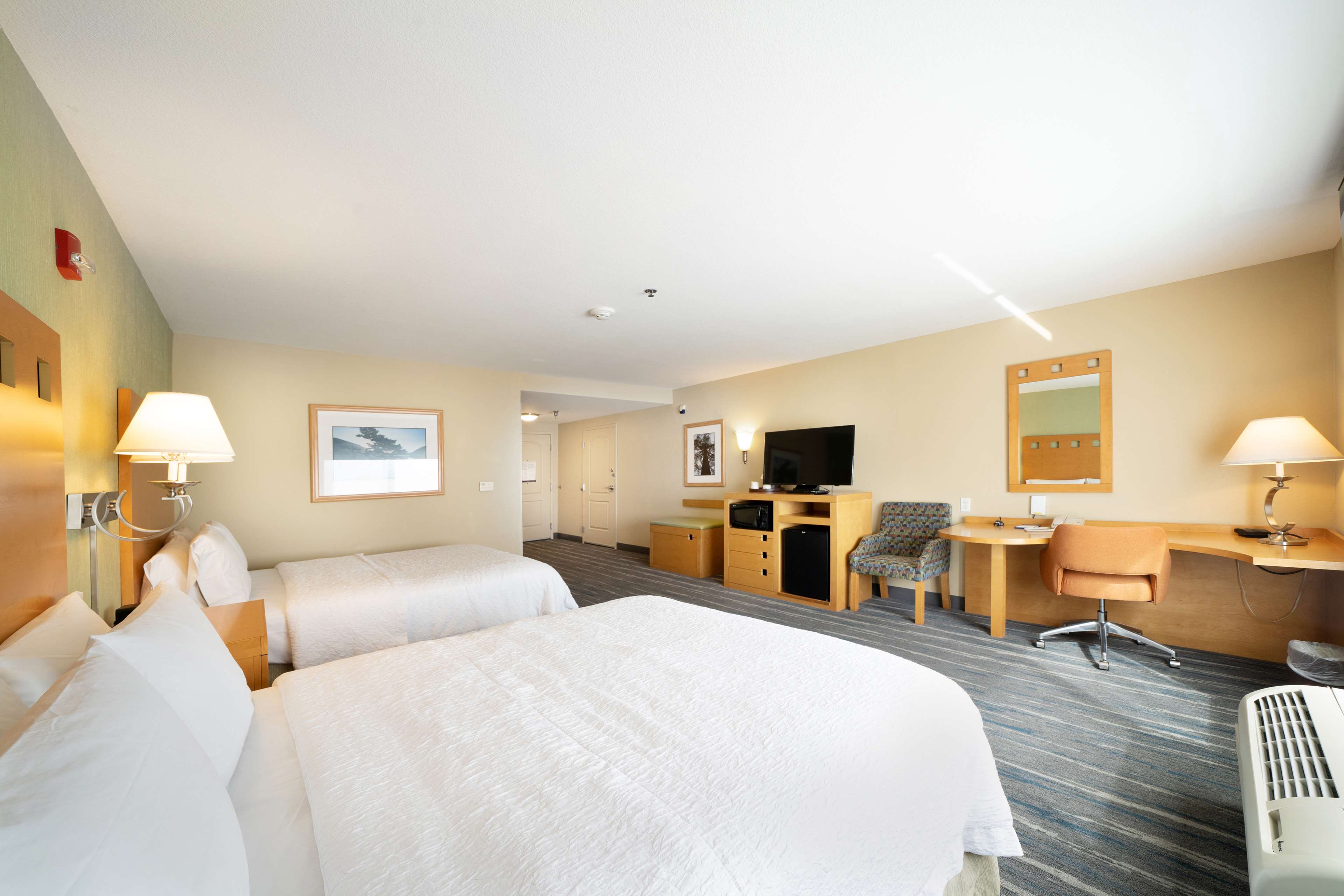 Фото Hampton Inn And Suites Madera