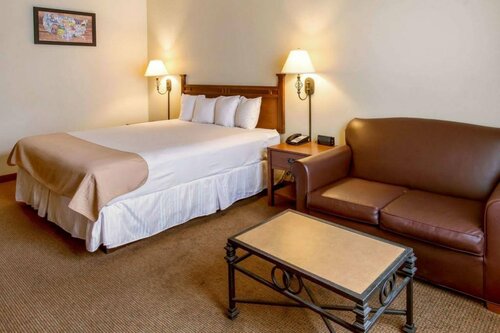 Гостиница Econo Lodge Inn & Suites Bridgeport