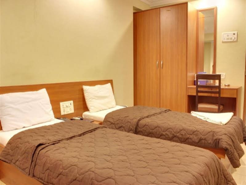 Фото Hotel Lucky Goregaon