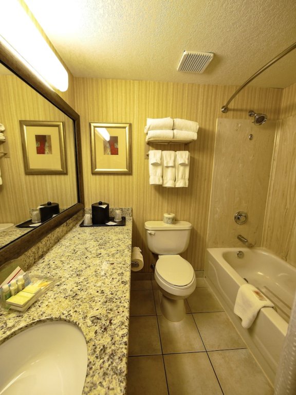 Фото Holiday Inn Canmore, an Ihg Hotel