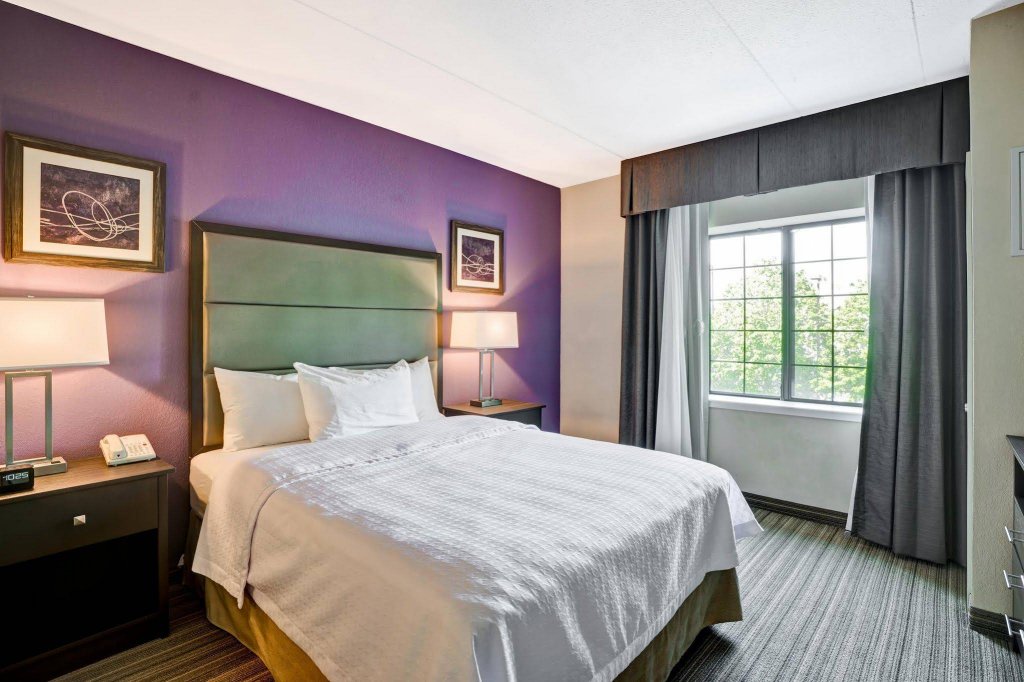 Фото Homewood Suites by Hilton Eatontown