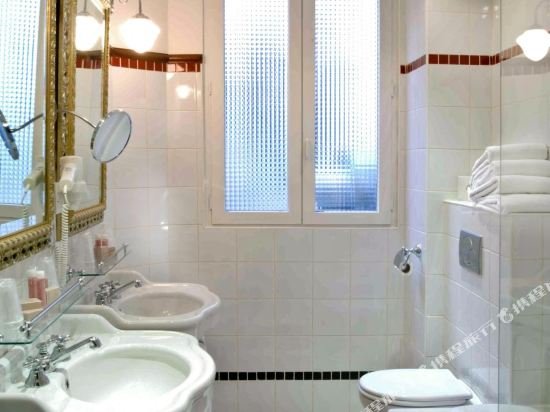 Фото Best Western Premier Trocadero La Tour 