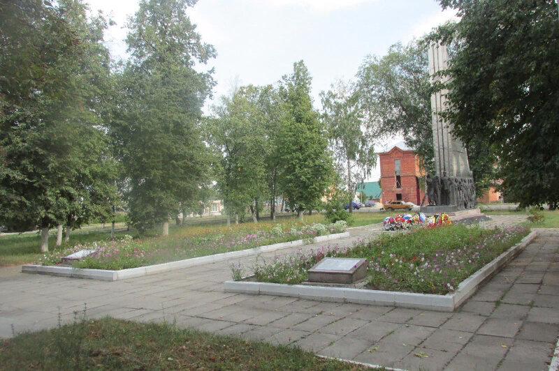 Памятник, мемориал Льговским молодогвардейцам, Льгов, фото