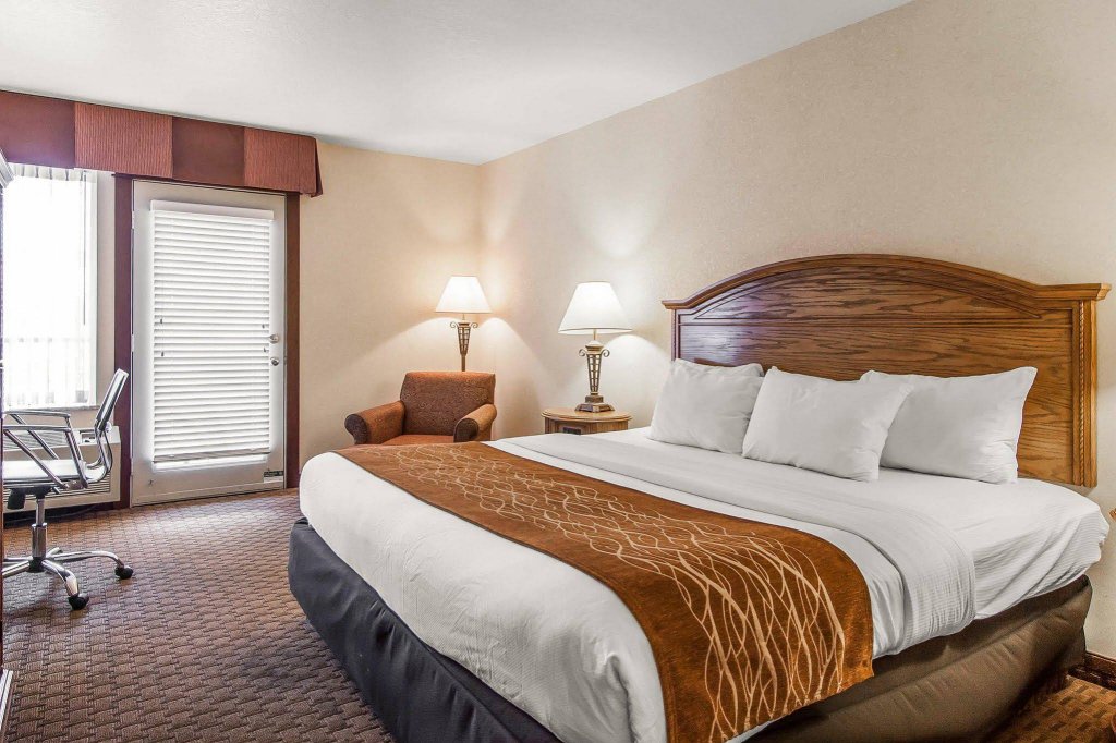 Фото Kathryn Riverfront Inn, Ascend Hotel Collection