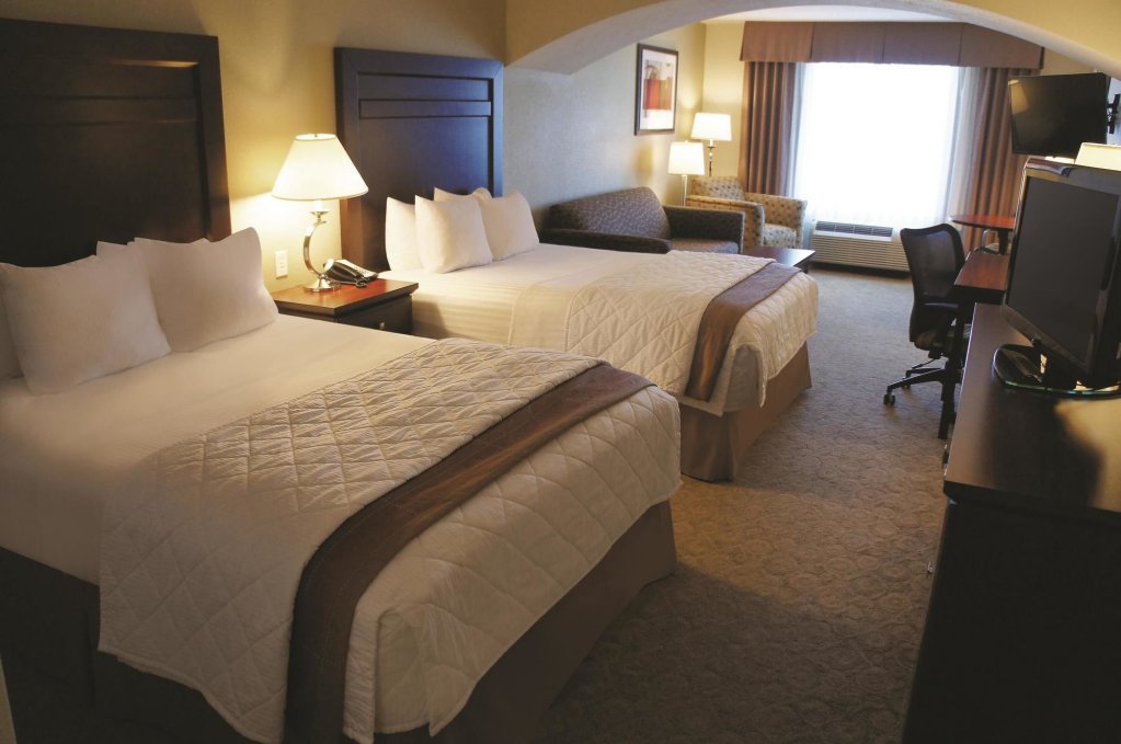 Фото La Quinta Inn & Suites by Wyndham Bismarck