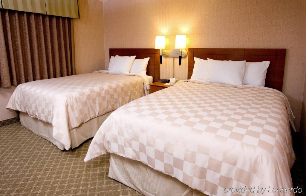 Фото Best Western Plus Scottsdale Thunderbird Suites